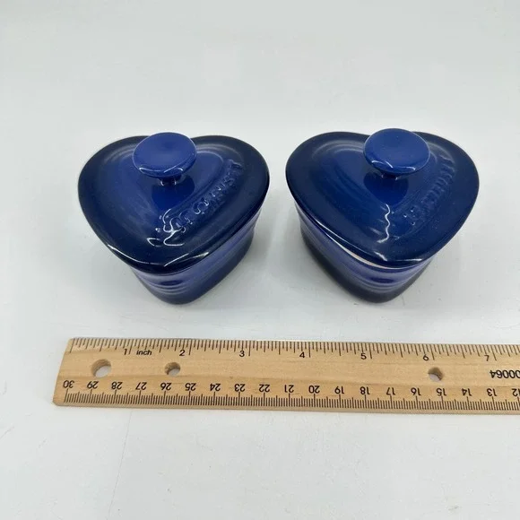 Le Creuset Cobalt Blue Heart Ramekin Set of 2 Stoneware Lidded Cocottes 11-12 - Picture 11 of 13
